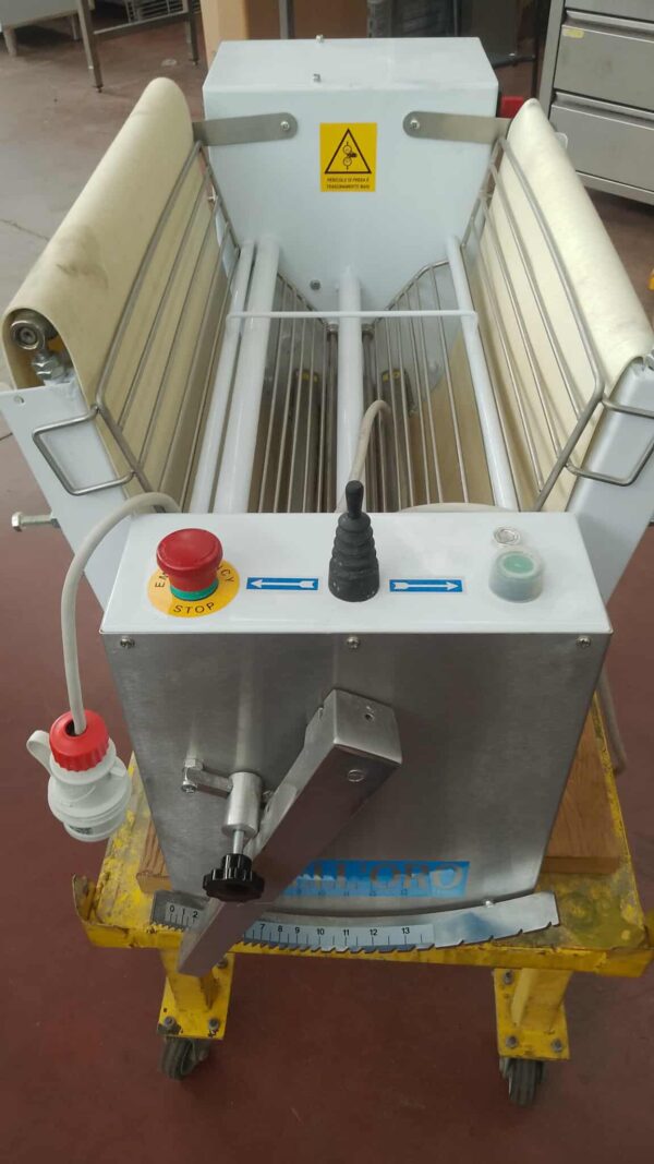 SFOGLIATRICE ELETTRICA DA BANCO