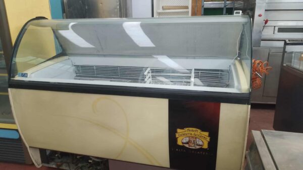 VETRINA GELATO ISA 9+9